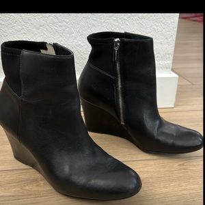 MICHAEL KORS Wedge Zipper Bootie in Black Size 9, for like an 8/8.5